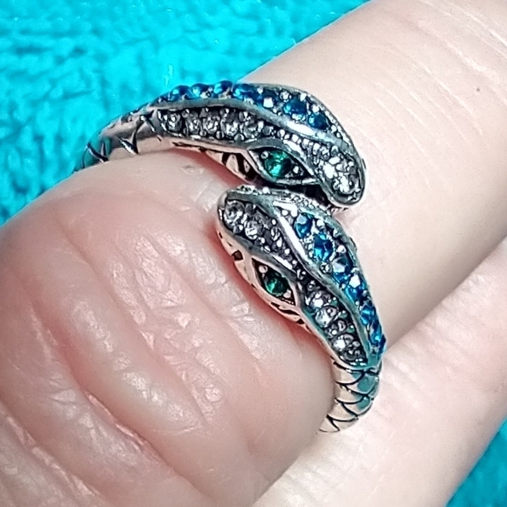Silvertone snake blue green clear crystal adjustable ring